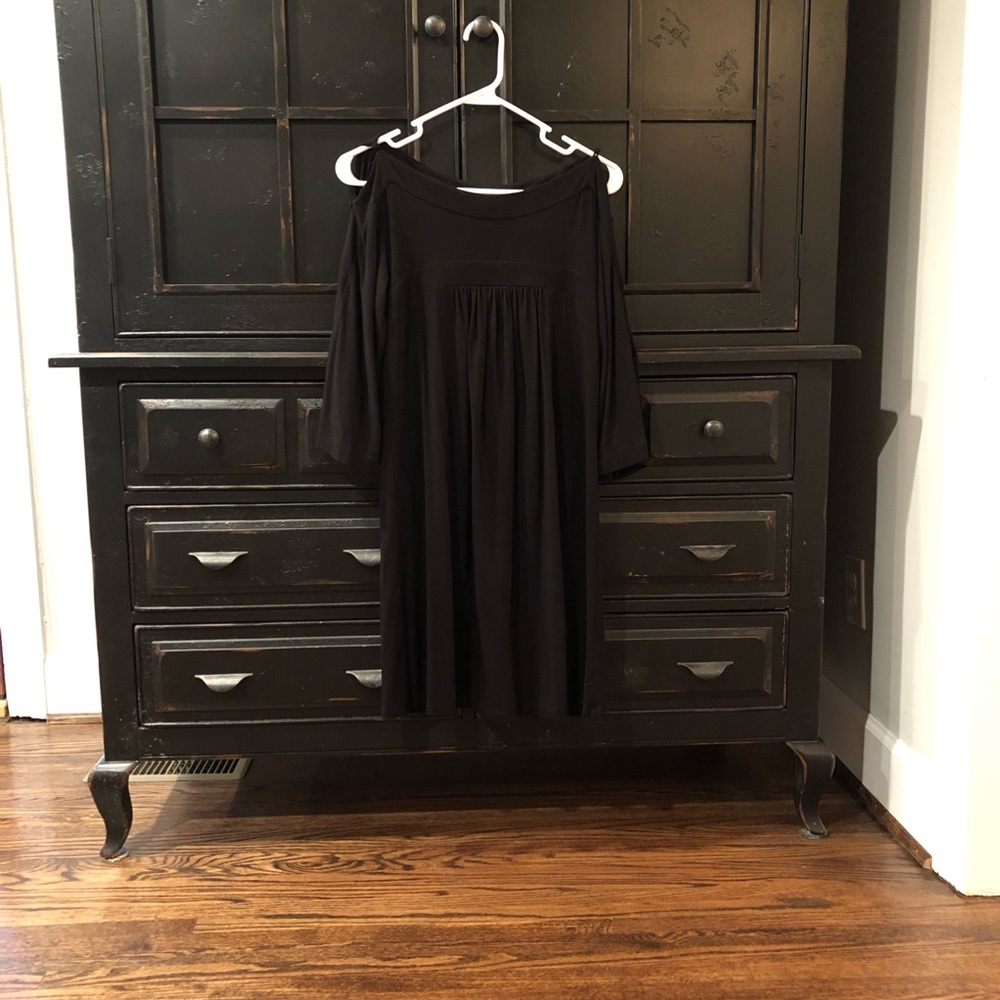 Flowy and flattering BCBG black dress.